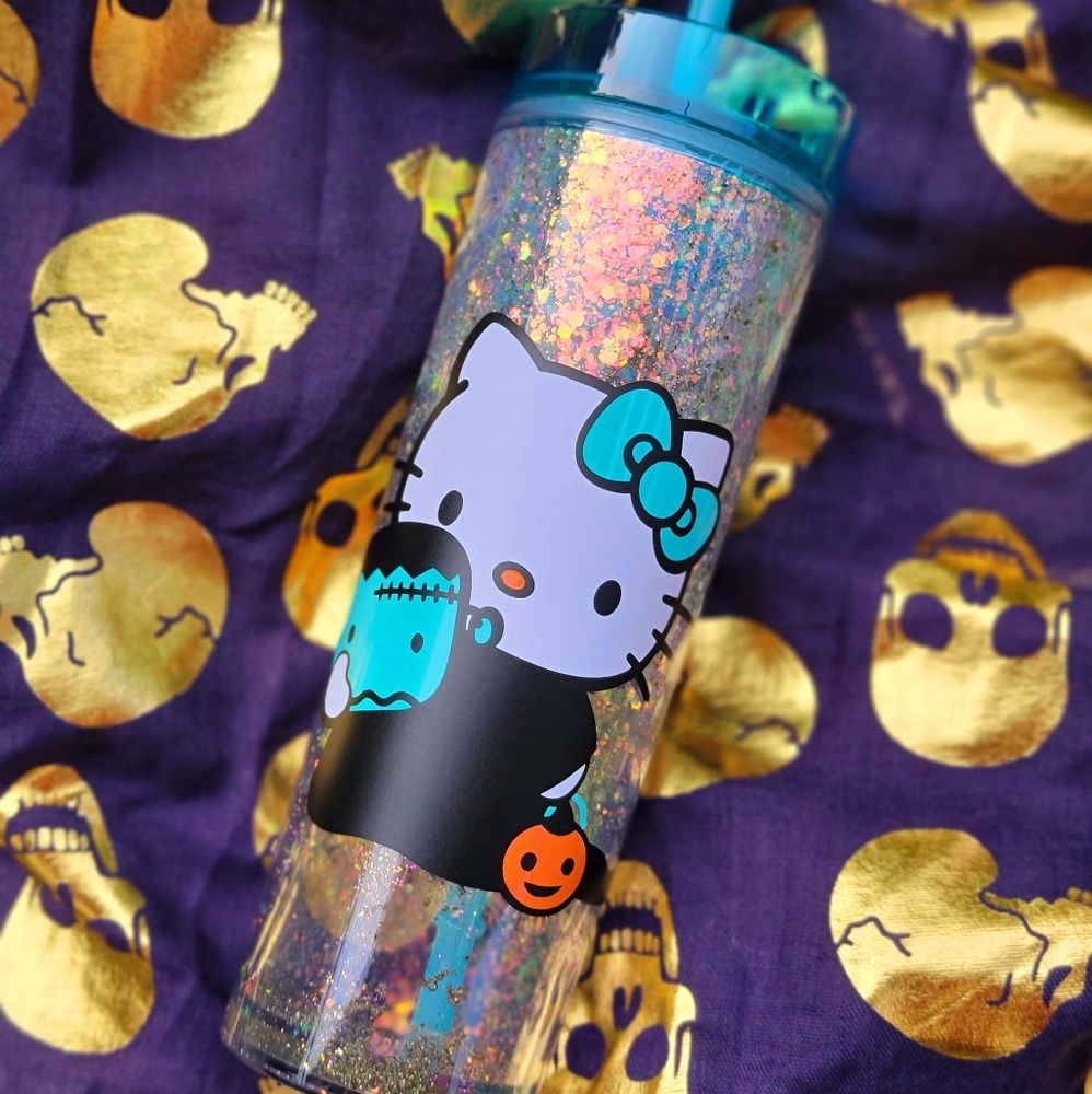 160z Hello Kitty Halloween Snowglobe Tumbler - Picture 1 of 1
